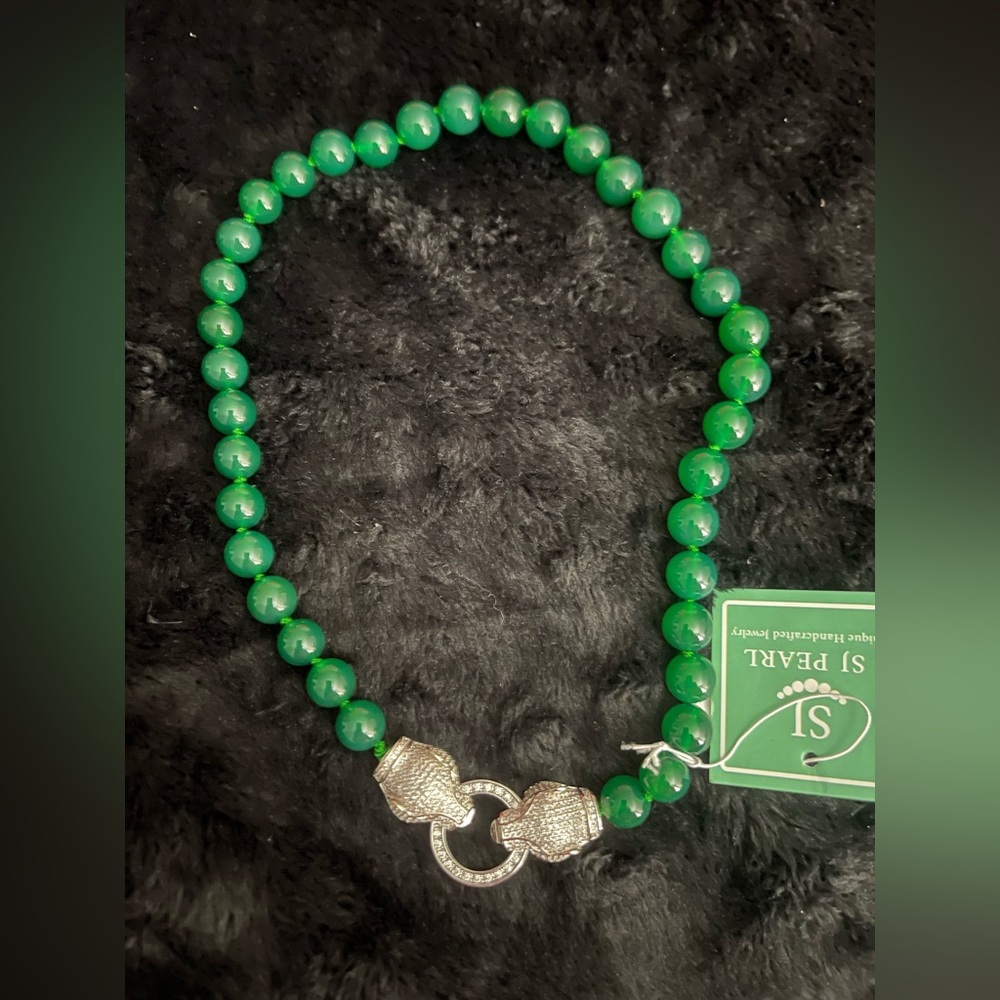 BEAUTIFUL AGATES NECKLACE